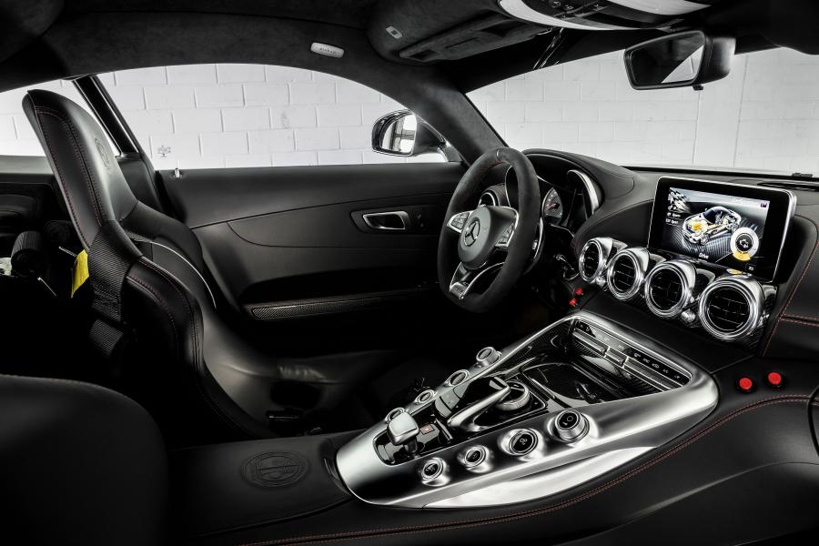  Mercedes-AMG GT S DTM Safety Car 2015 года  (фото 16 из 16)